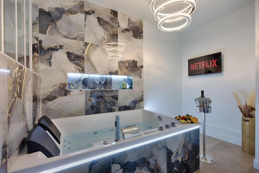 Welcome To Dubai / Jacuzzi Ivry-sur-Seine Luaran gambar