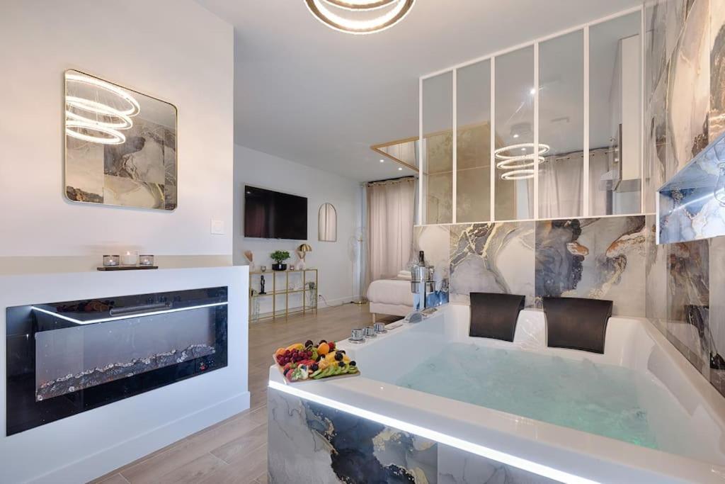 Welcome To Dubai / Jacuzzi Ivry-sur-Seine Luaran gambar